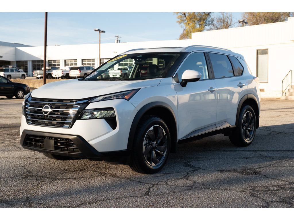 Used 2025 Nissan Rogue SV w/ SV Premium Package image 3
