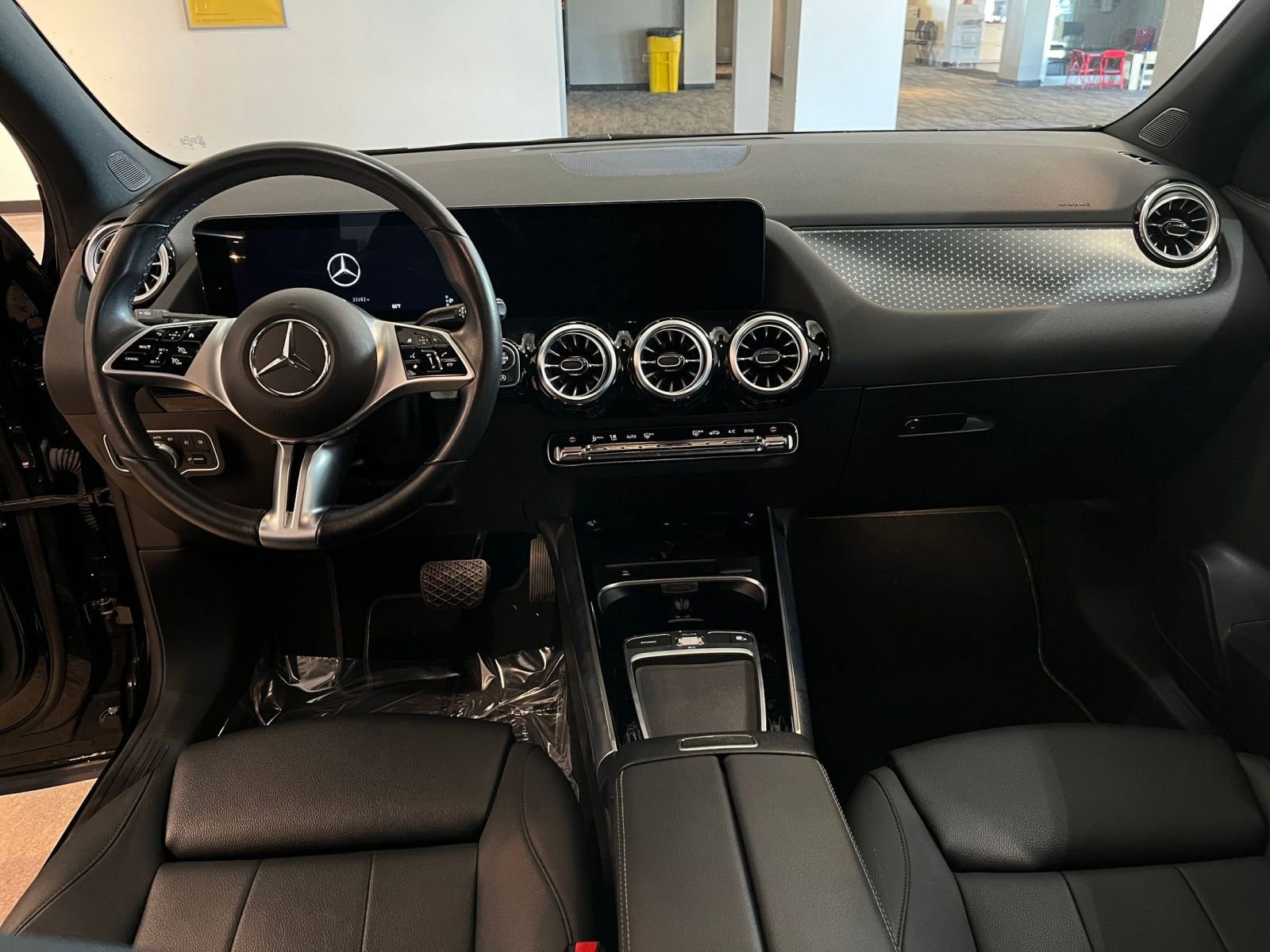 Used 2025 Mercedes-Benz GLA 250 image 34