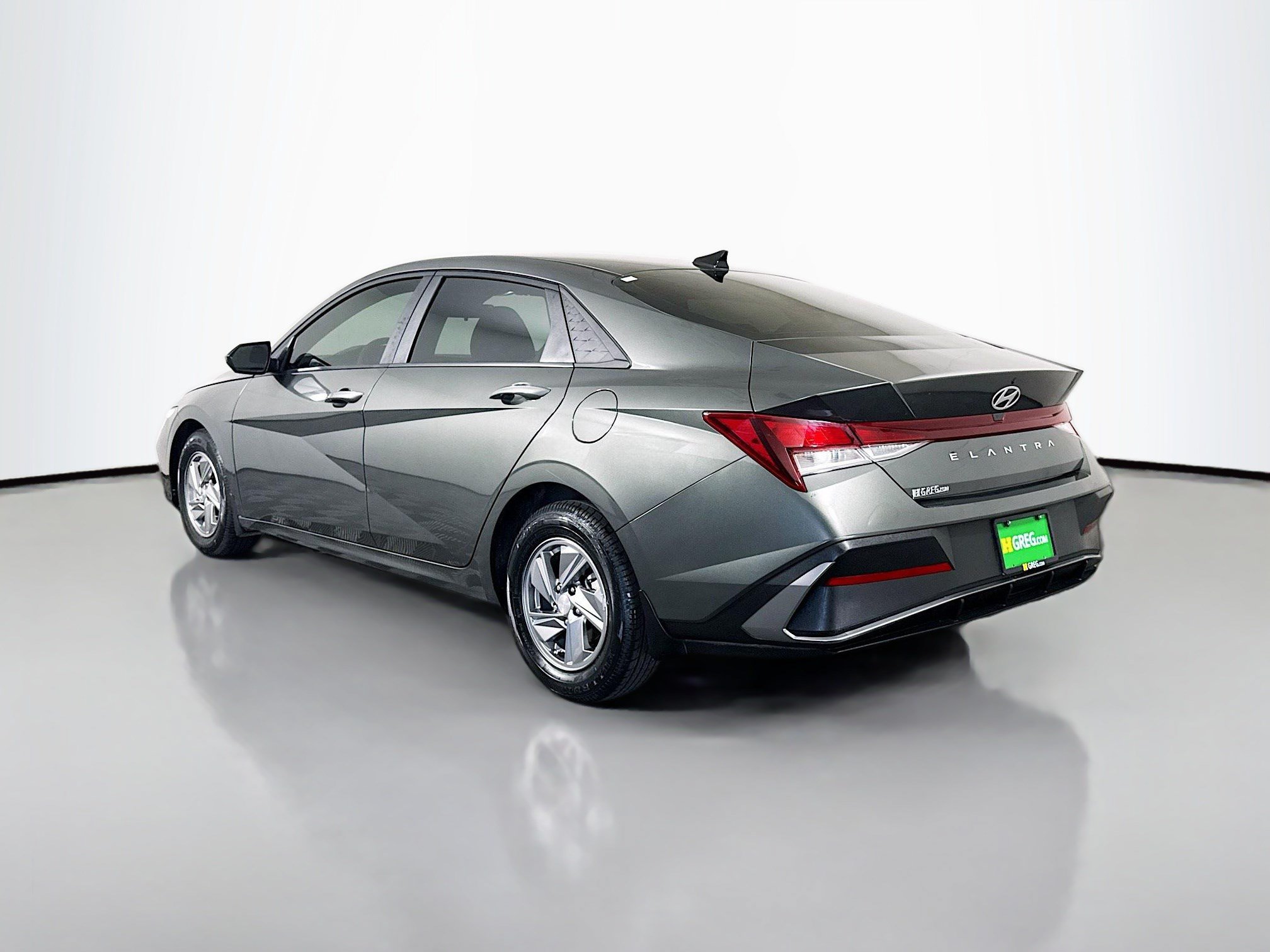 Used 2025 Hyundai Elantra SE FWD image 7