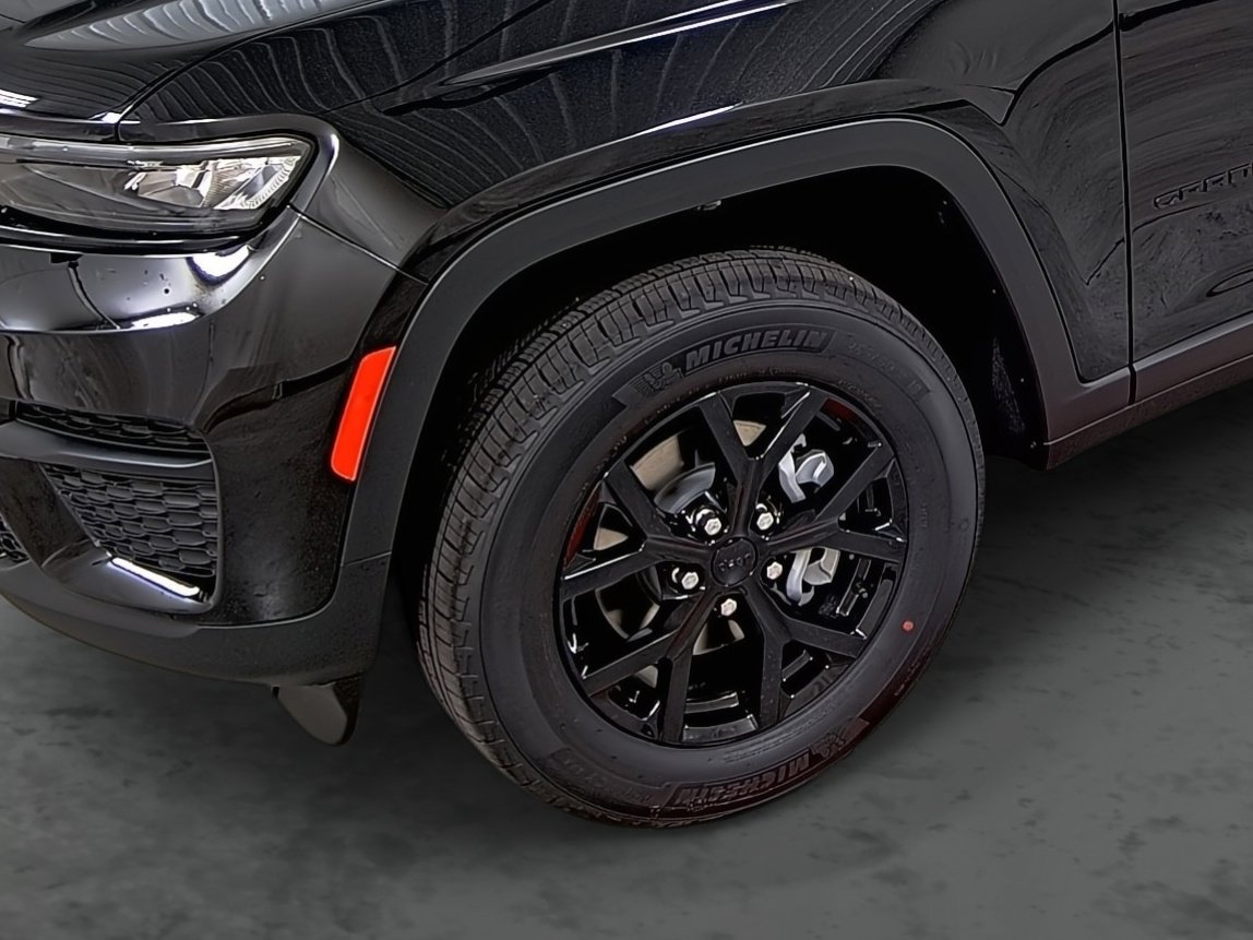 New 2025 Jeep Grand Cherokee Altitude image 7