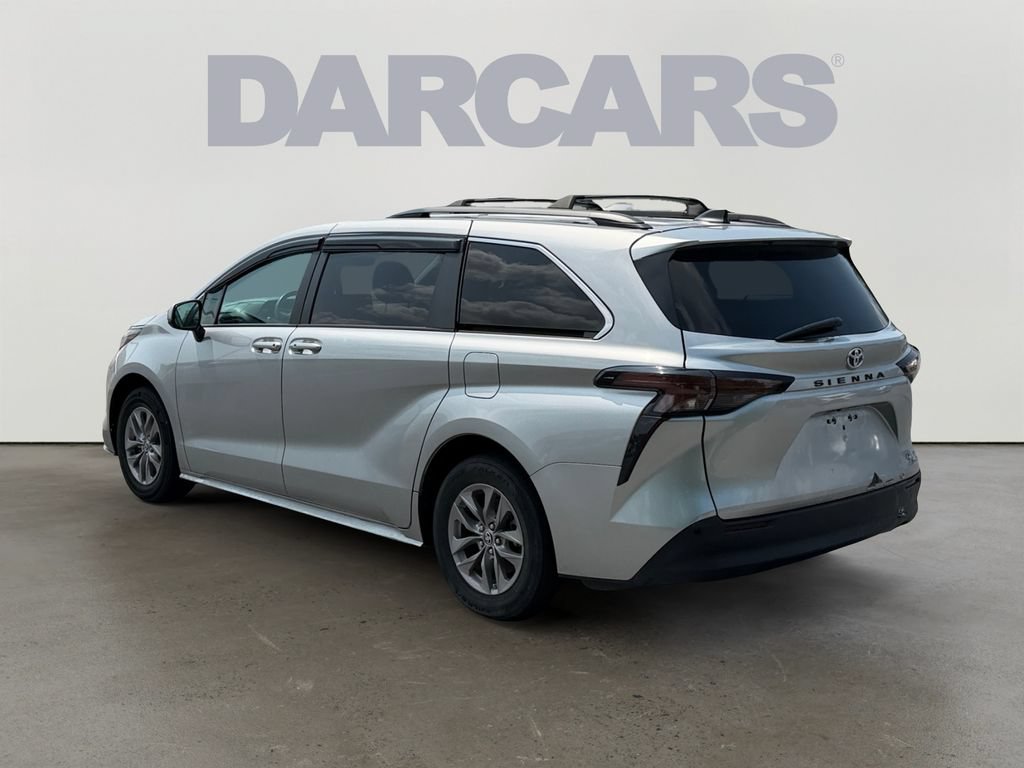 Used 2024 Toyota Sienna LE FWD image 5