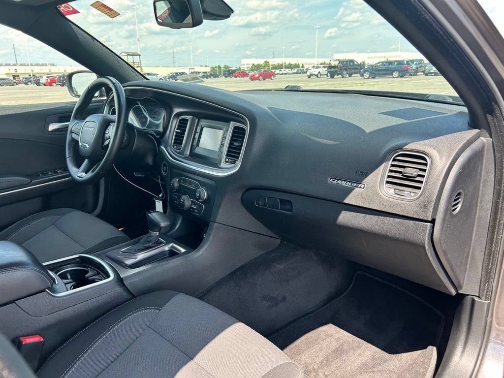 Used 2016 Dodge Charger SE RWD image 10