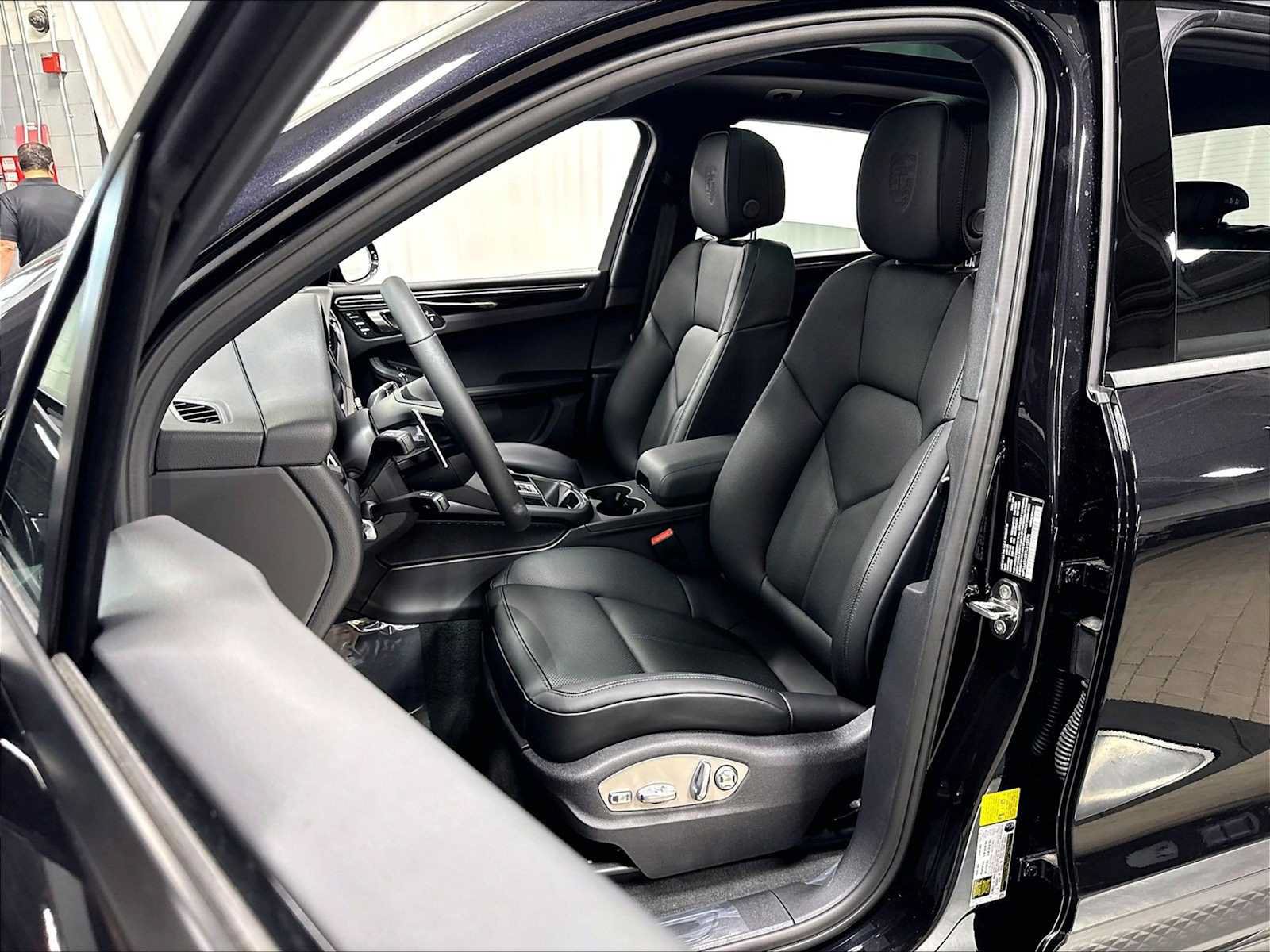 New 2026 Porsche Macan AWD/4WD image 5