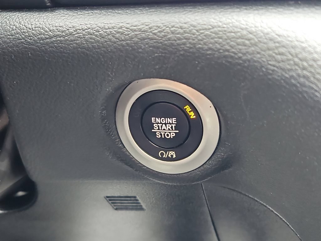 Used 2024 Chrysler Pacifica Premium FWD image 27