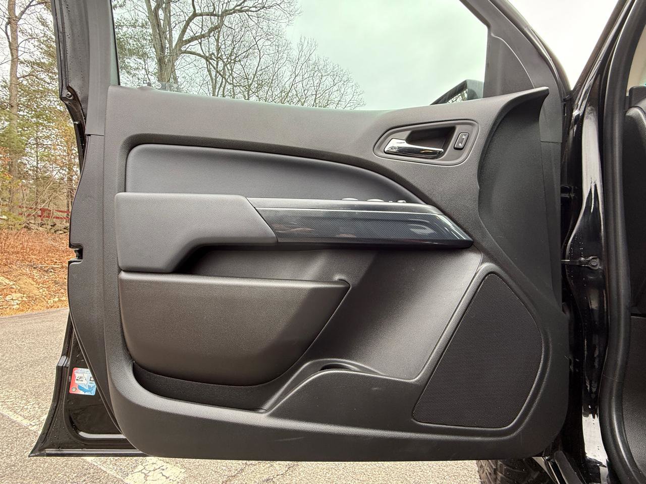 Used 2022 Chevrolet Colorado Z71 w/ Safety Package image 12