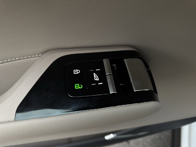 New 2025 Volvo EX90 Plus AWD/4WD image 24