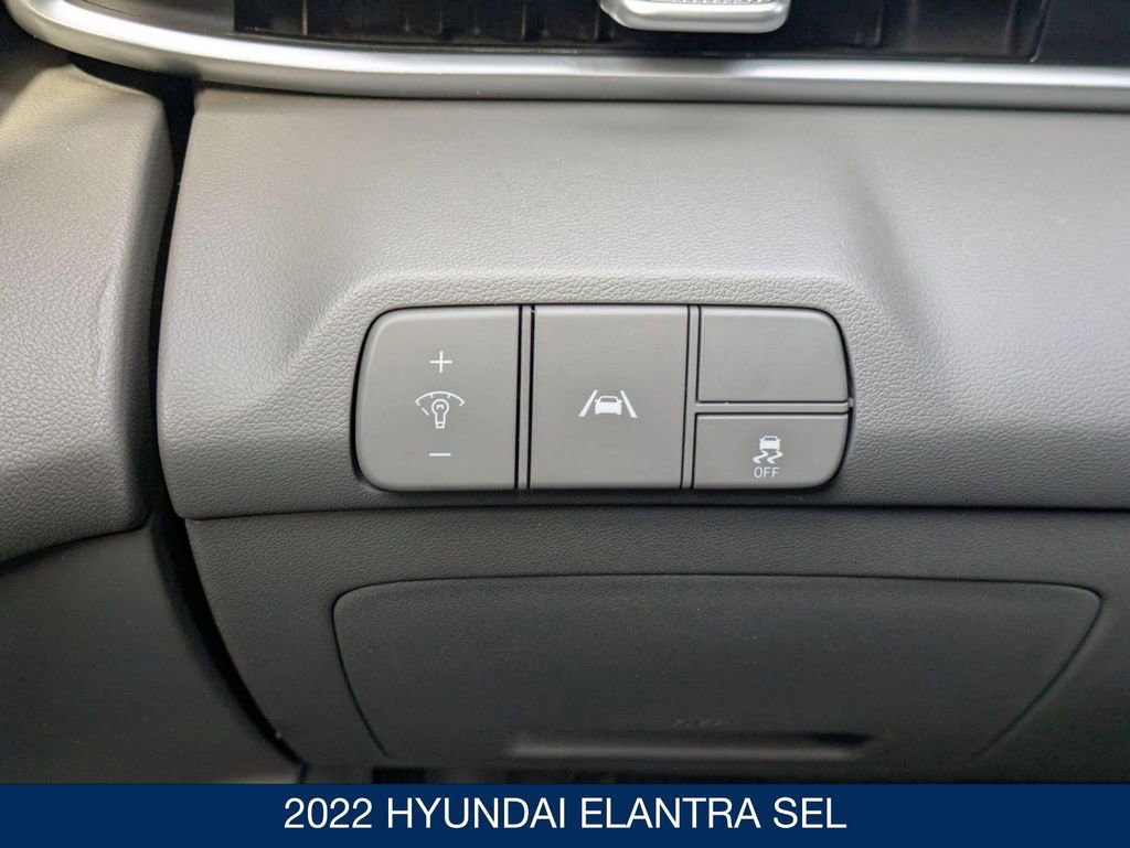 Used 2022 Hyundai Elantra SEL image 16