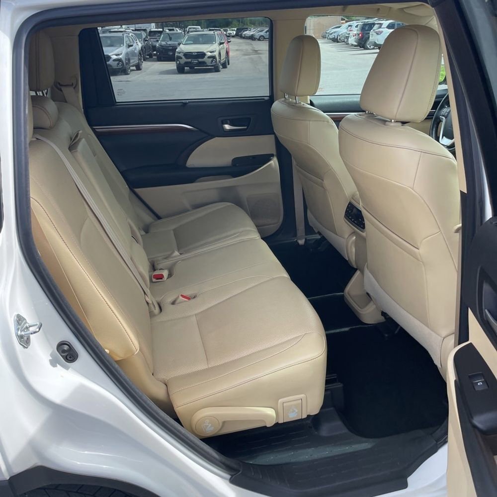 Used 2018 Toyota Highlander Limited Platinum AWD/4WD image 13
