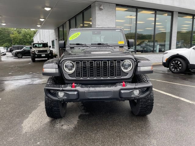 Used 2024 Jeep Gladiator Rubicon AWD/4WD image 2