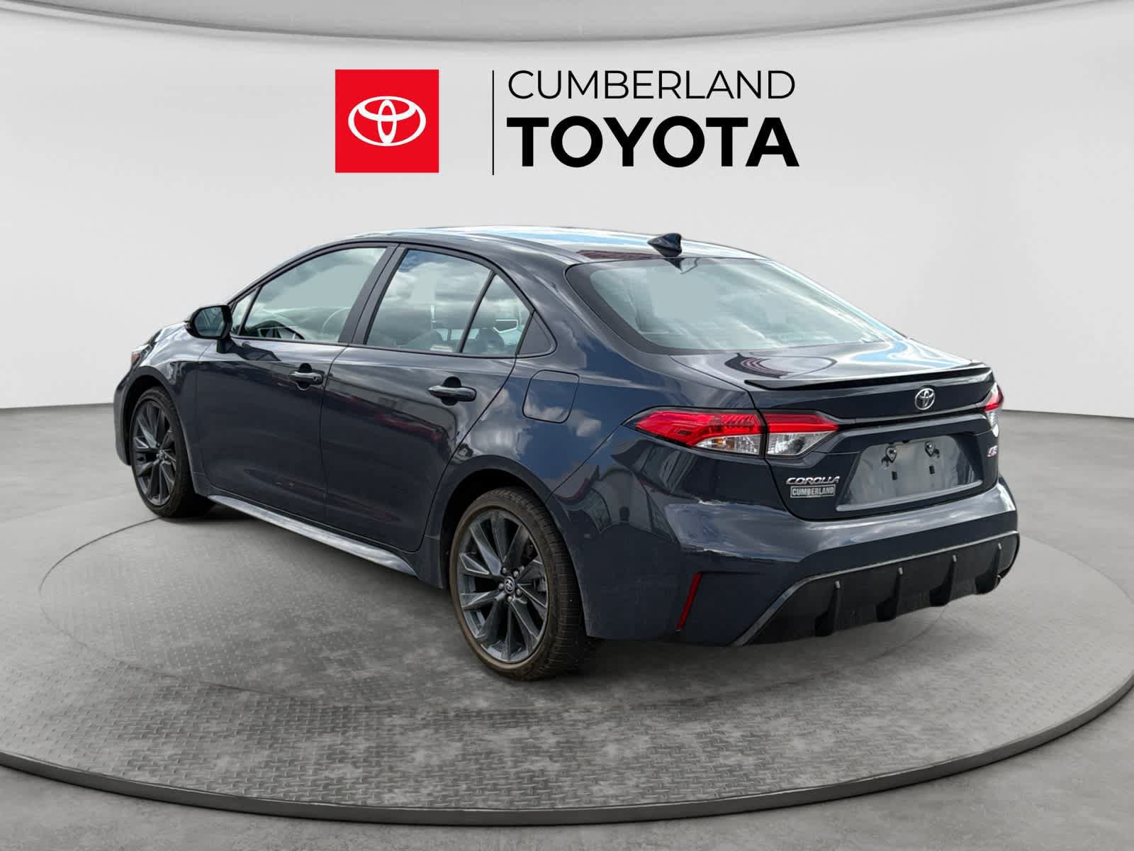 Used 2025 Toyota Corolla SE w/ Convenience Package FWD image 3