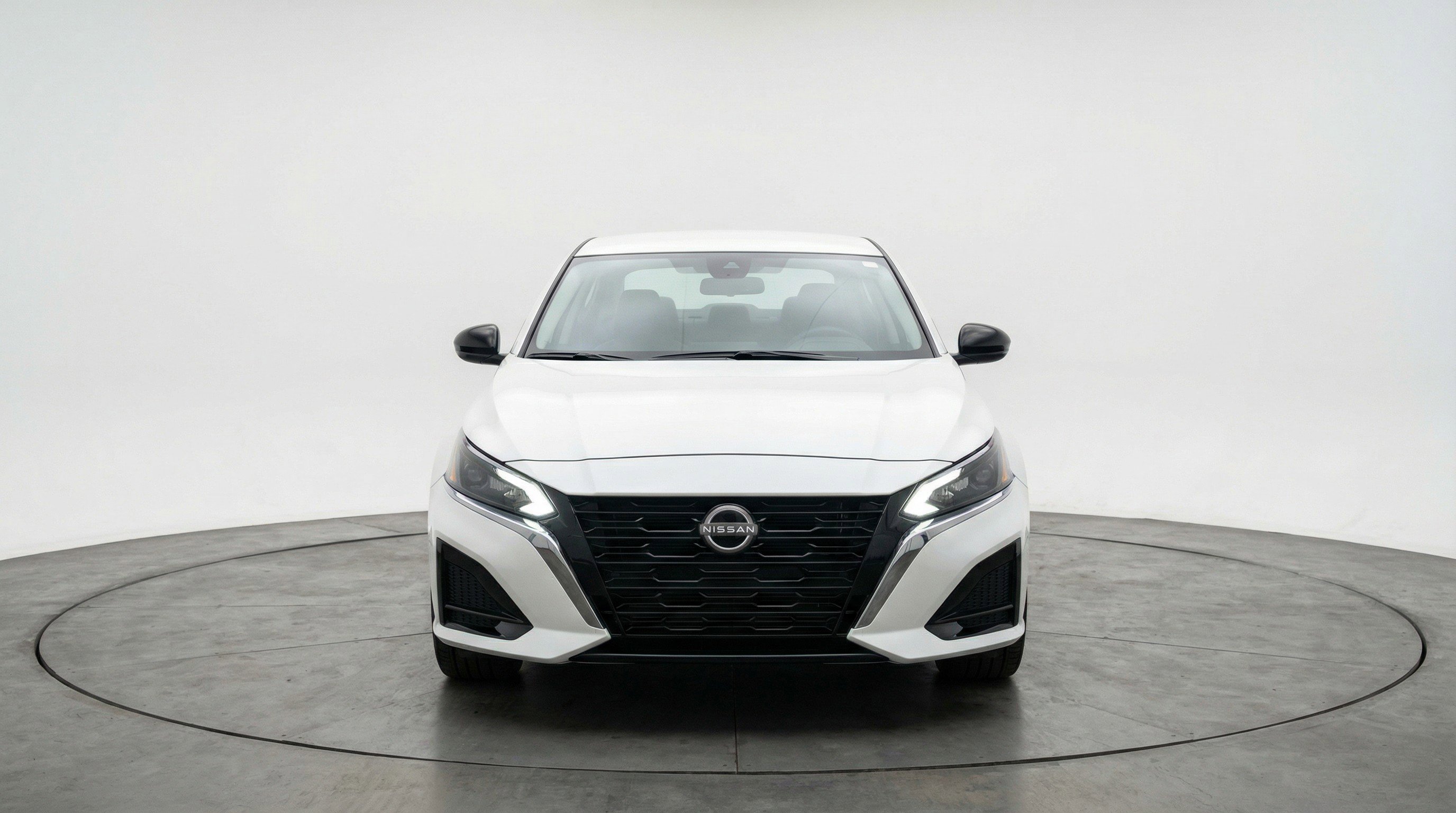 Used 2025 Nissan Altima 2.5 SV image 2