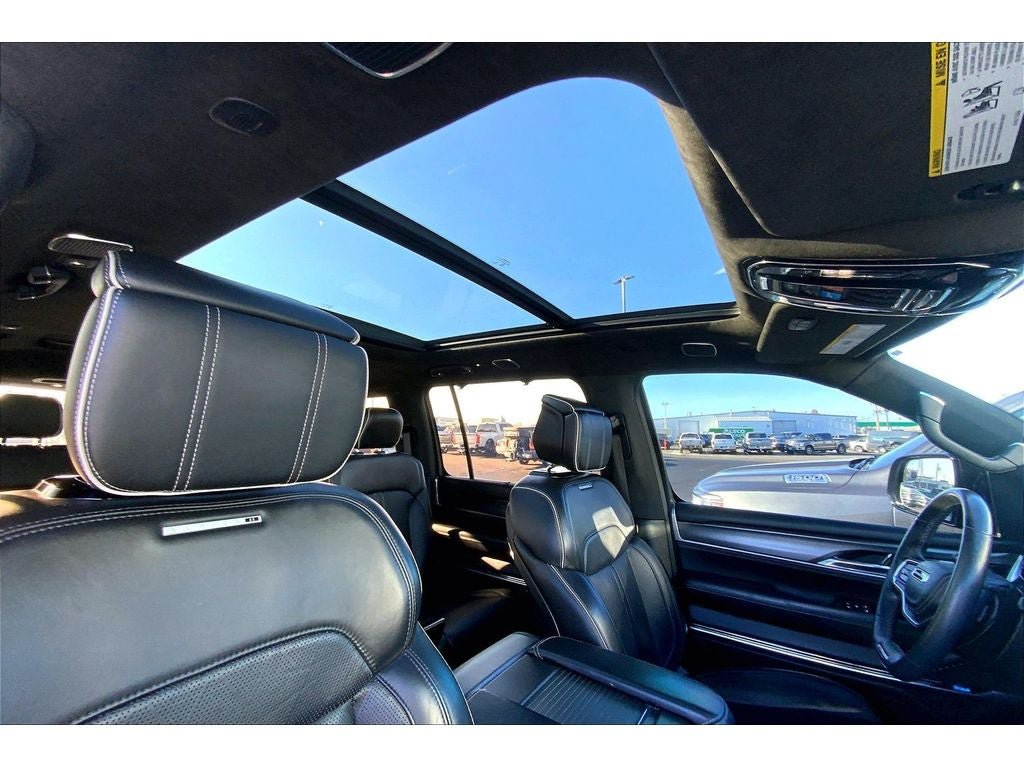 Used 2022 Jeep Grand Wagoneer Series II AWD/4WD image 23