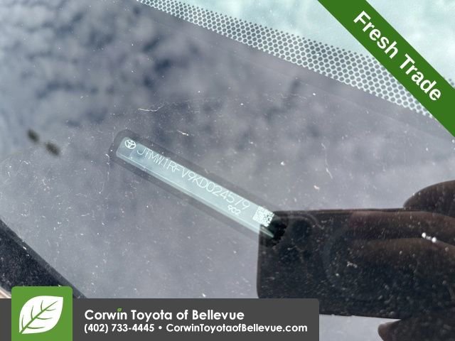 Used 2019 Toyota RAV4 XLE w/ Convenience Package FWD image 11