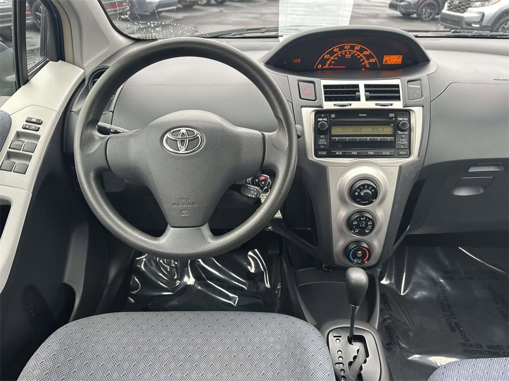Used 2009 Toyota Yaris 4-Door Hatchback image 10