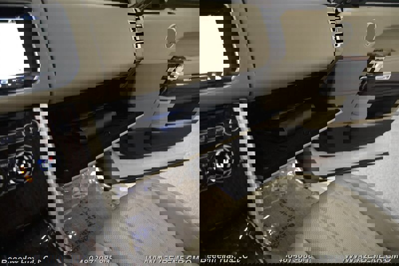 Used 2017 Land Rover Range Rover HSE image 19