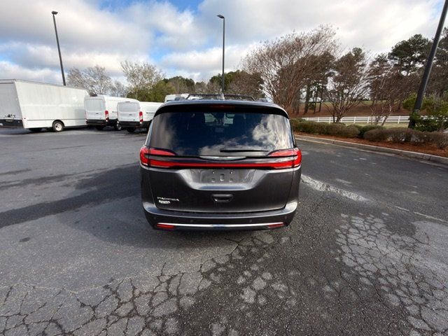 Used 2022 Chrysler Pacifica Touring-L image 13