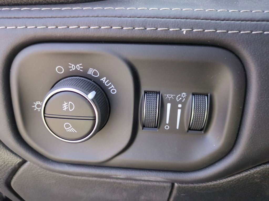 New 2026 RAM 2500 Limited AWD/4WD image 18