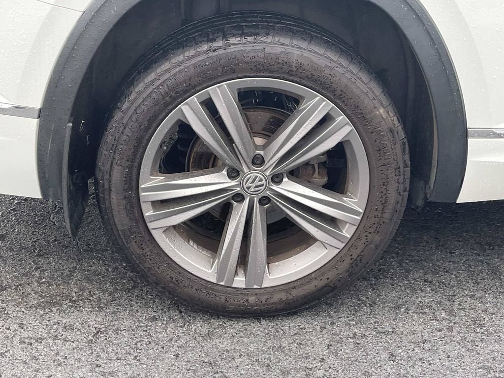 Used 2018 Volkswagen Atlas SE w/ R-Line Package FWD image 9