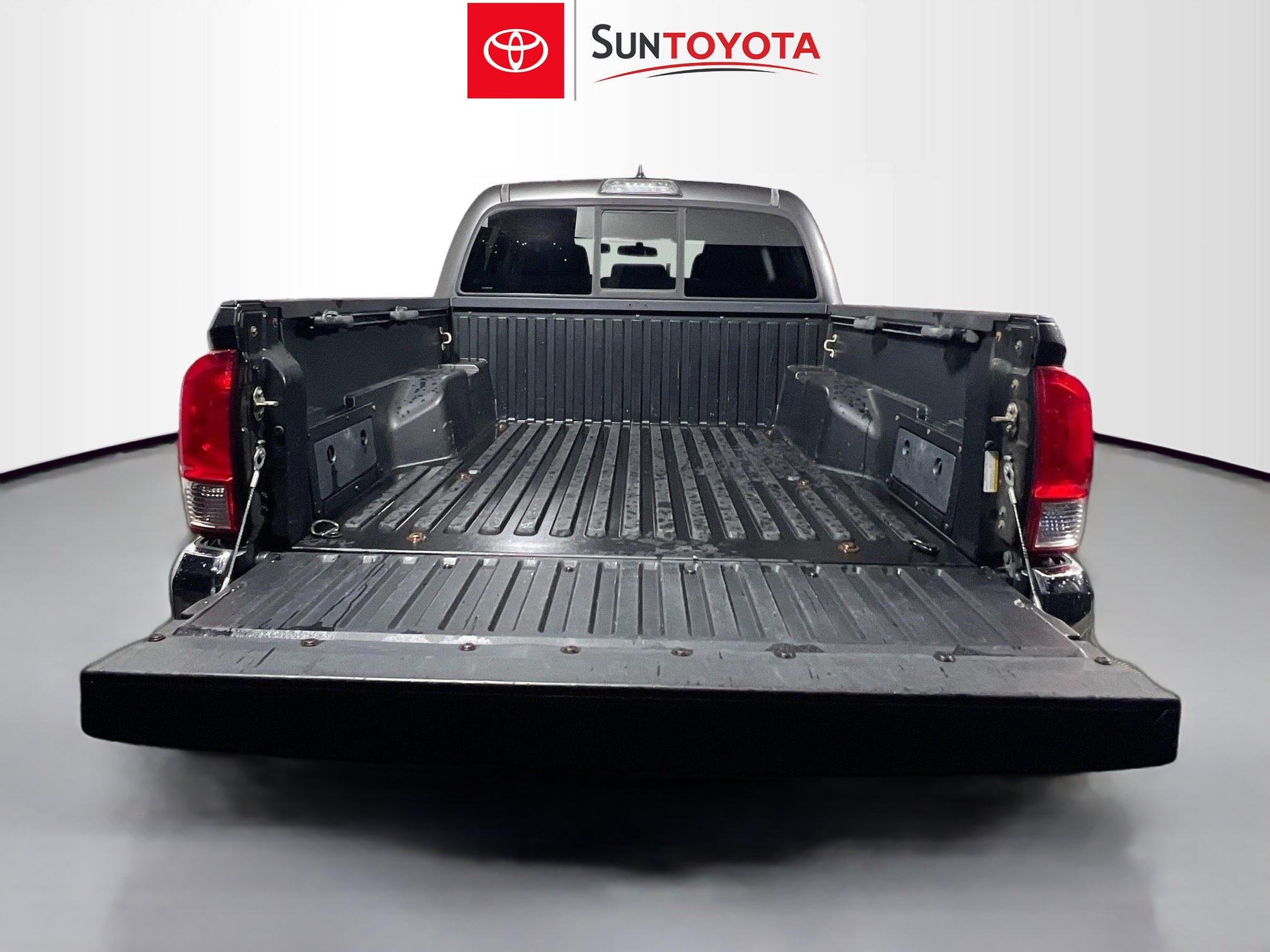 Used 2016 Toyota Tacoma SR5 w/ Towing Package RWD image 32
