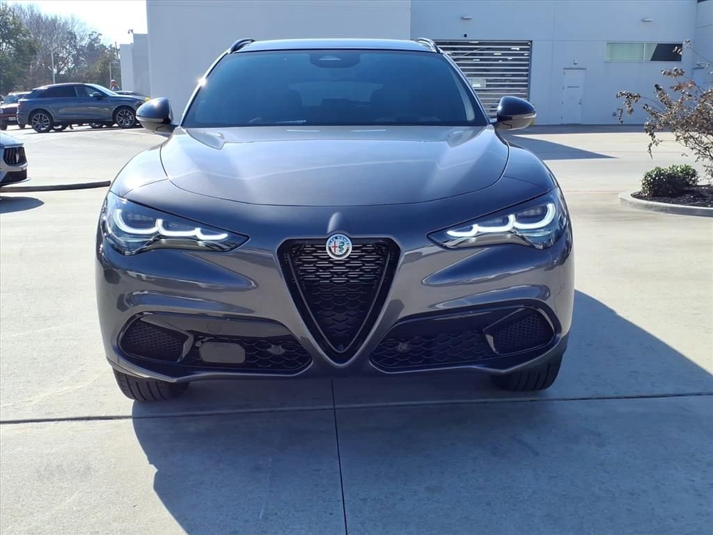 New 2026 Alfa Romeo Stelvio Sprint w/ Convenience Package image 4
