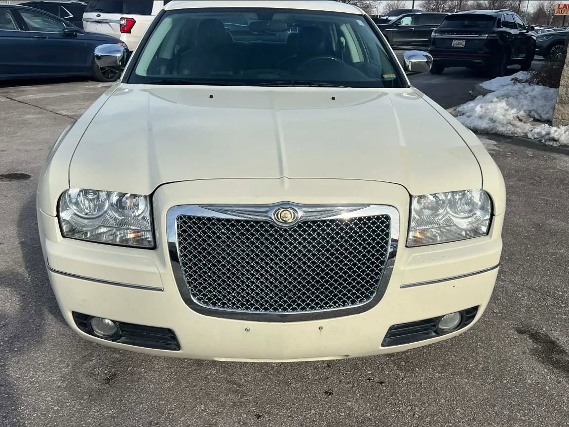 Used 2008 Chrysler 300 Touring w/ Comfort/Convenience Group image 2