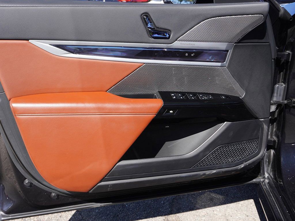 Used 2023 BMW 760i xDrive image 23