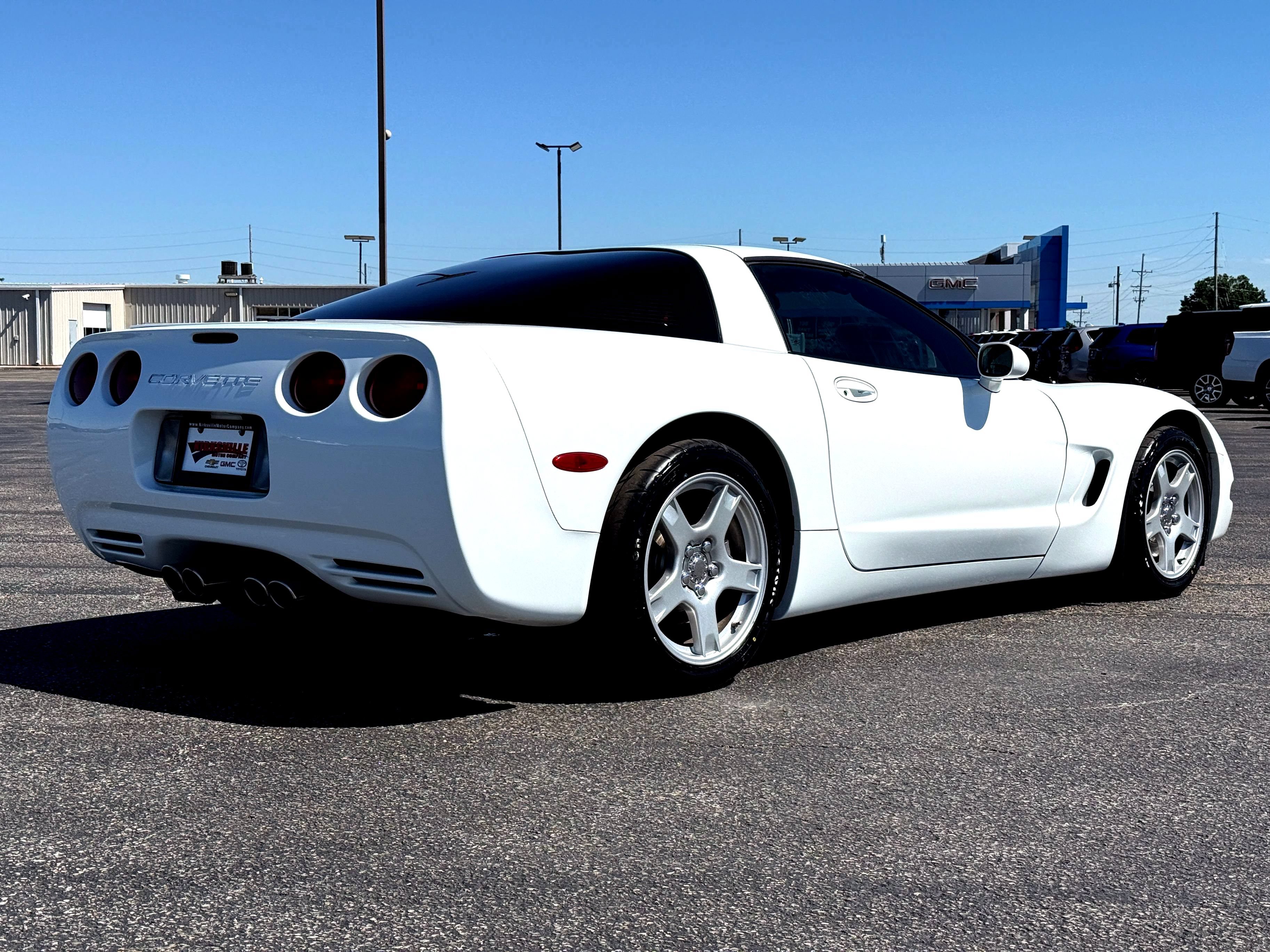 Used 1997 Chevrolet Corvette Coupe w/ Memory Pkg RWD image 4