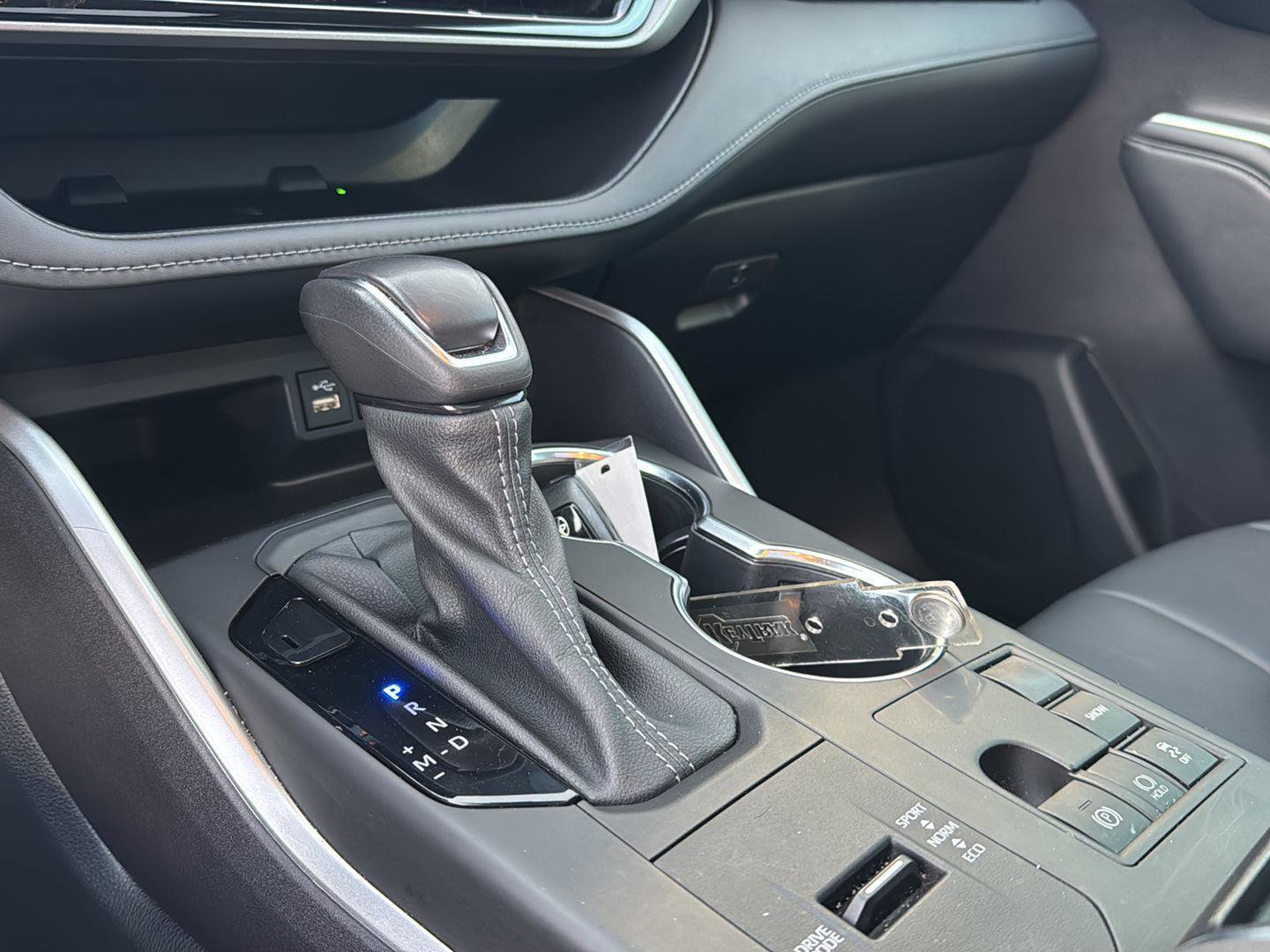 Used 2023 Toyota Highlander XLE FWD image 25