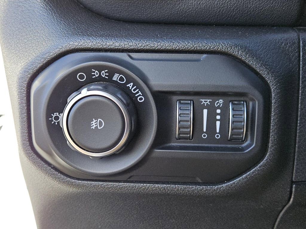 Used 2020 Jeep Wrangler Unlimited Sahara image 19