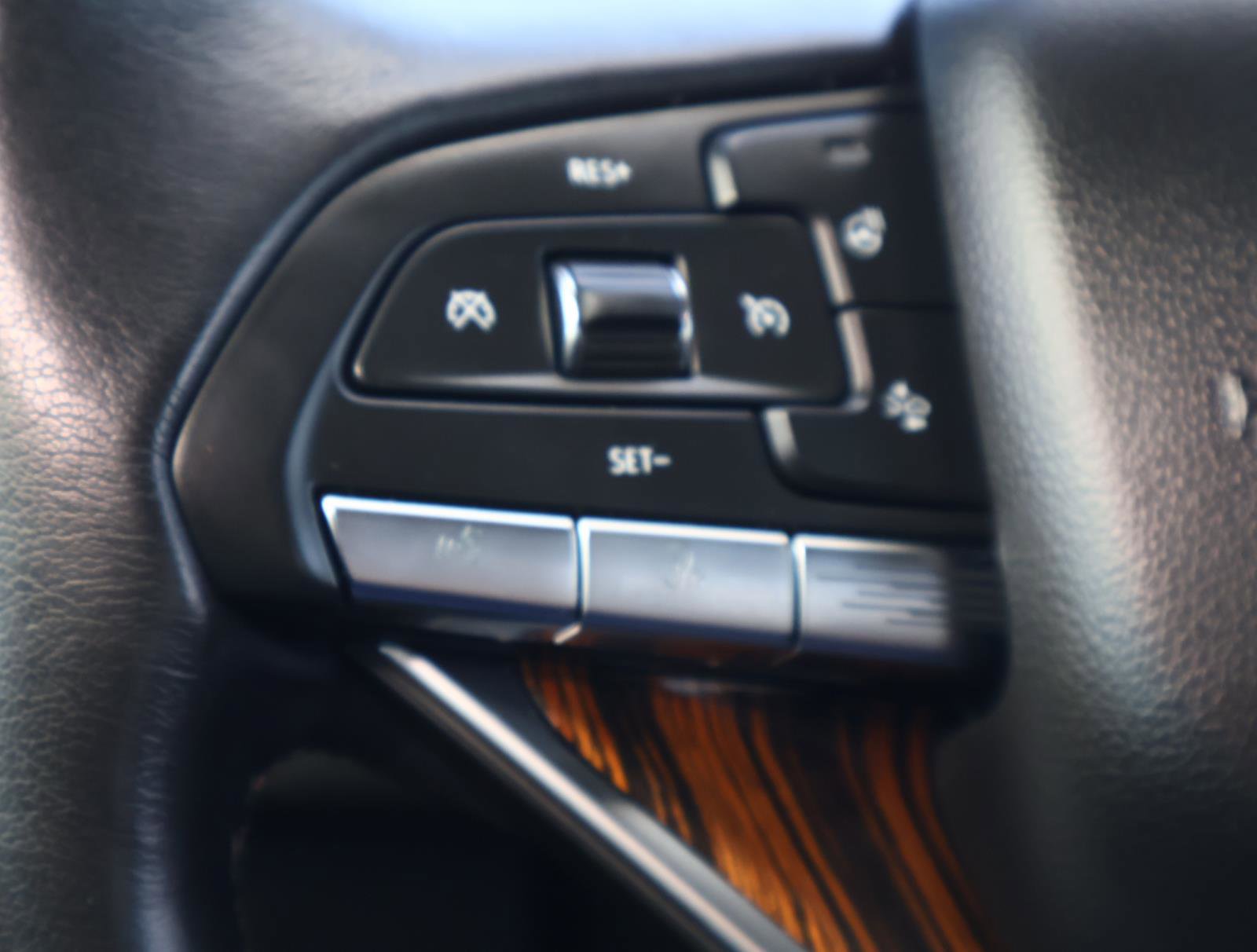 Used 2022 Cadillac Escalade Luxury w/ LPO, Floor Liner Package image 31