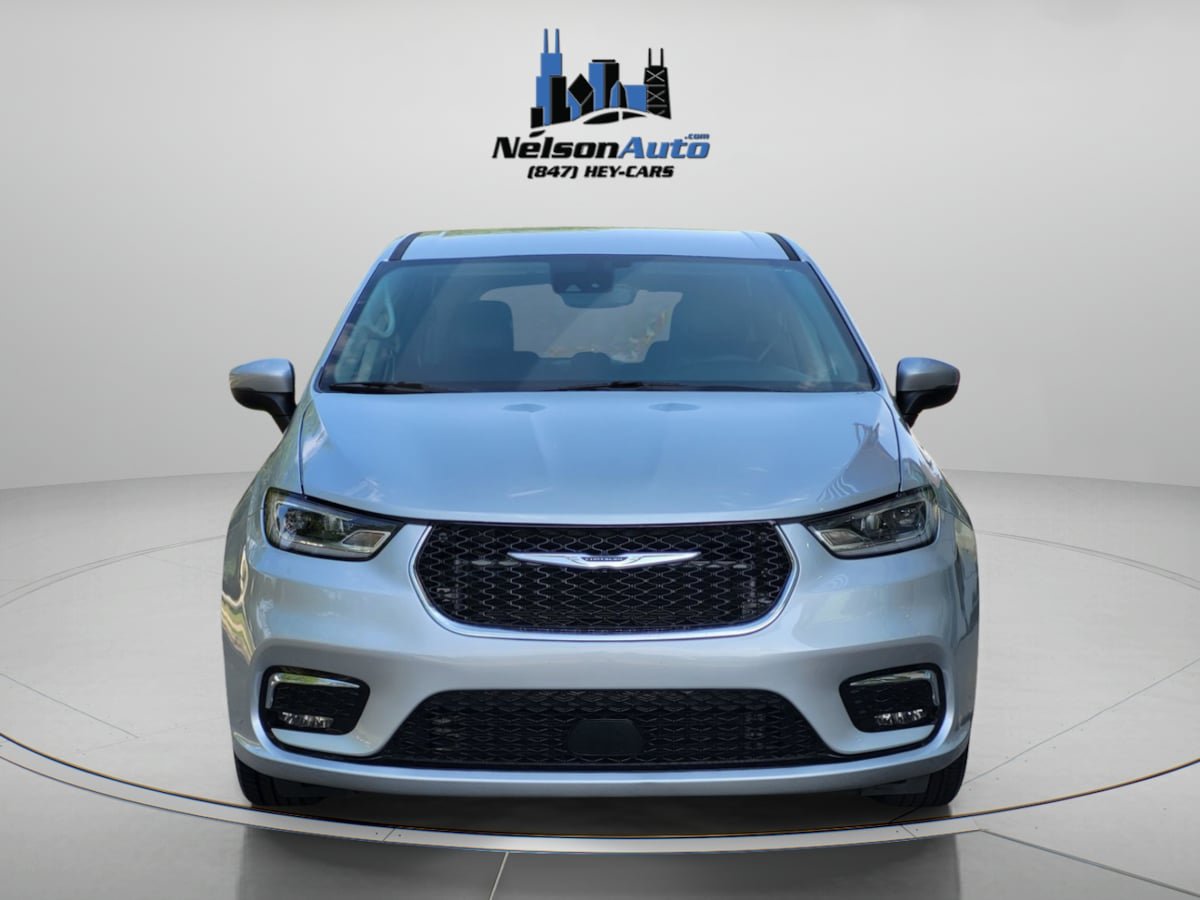 Used 2023 Chrysler Pacifica Touring-L FWD image 12