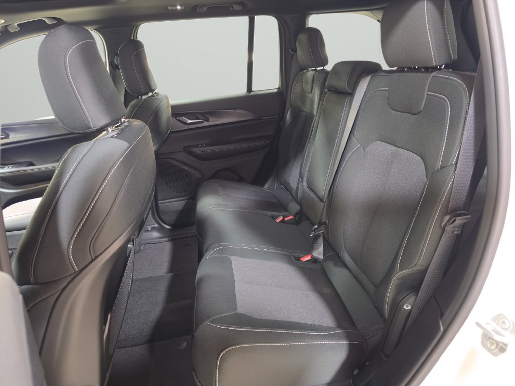 New 2027 Jeep Grand Cherokee Laredo X AWD/4WD image 15