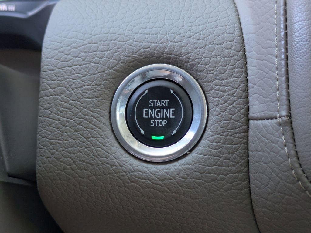 Used 2023 GMC Yukon XL Denali AWD/4WD image 34
