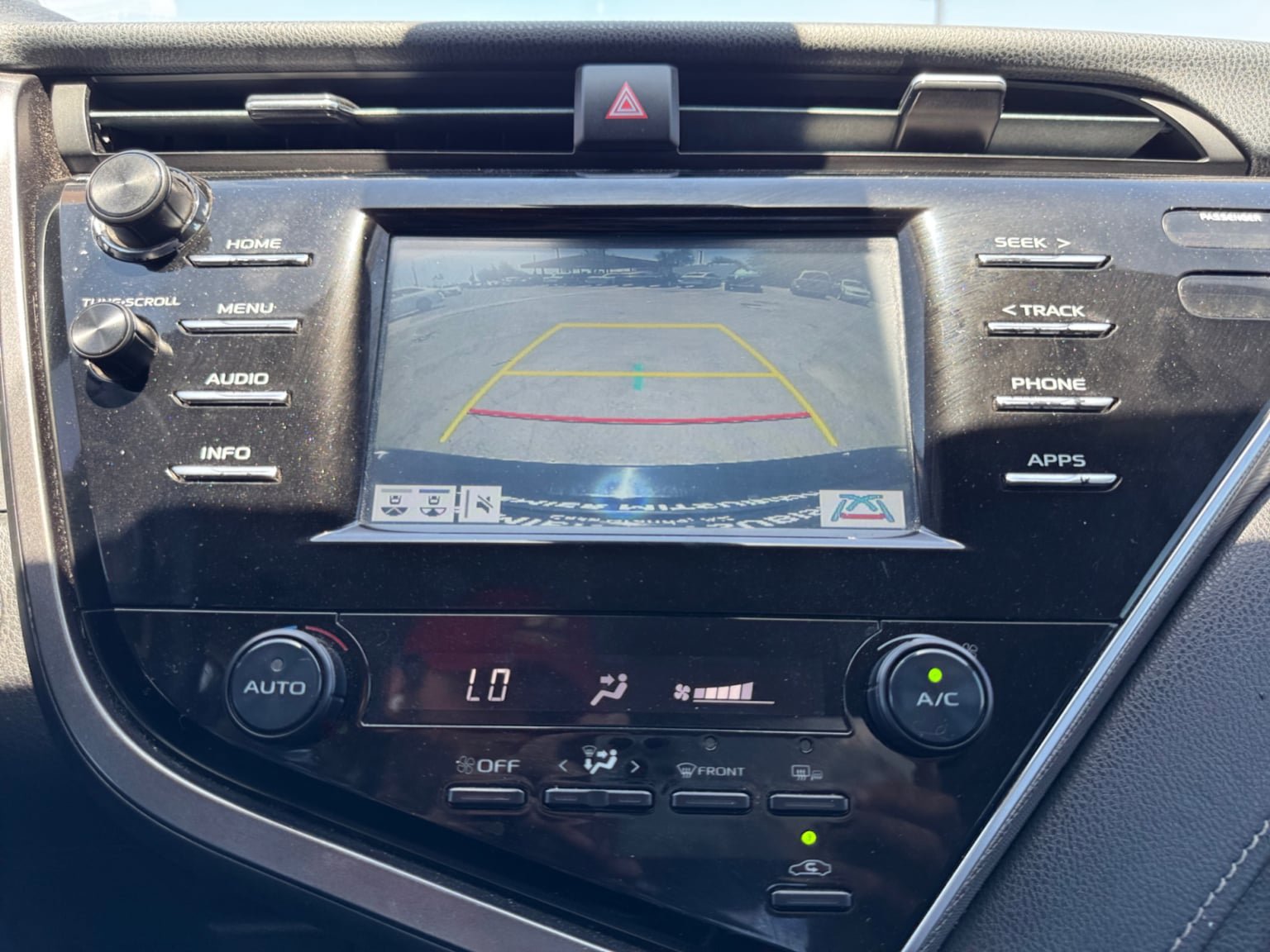 Used 2018 Toyota Camry SE w/ Convenience Package FWD image 21