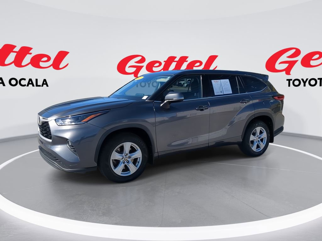 Used 2021 Toyota Highlander LE image 1