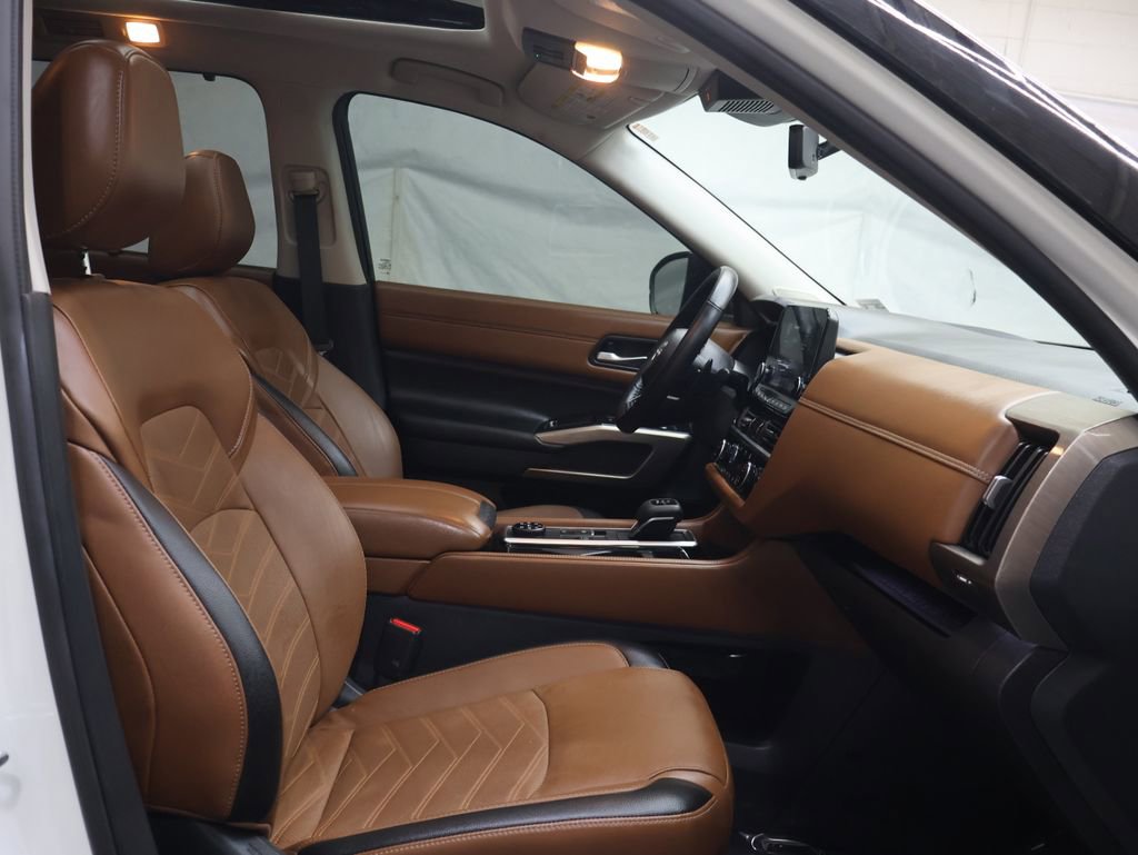 Used 2023 Nissan Pathfinder Platinum AWD/4WD image 10