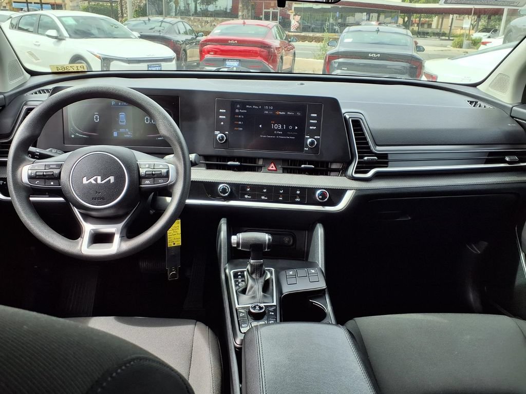 Used 2025 Kia Sportage LX FWD image 11