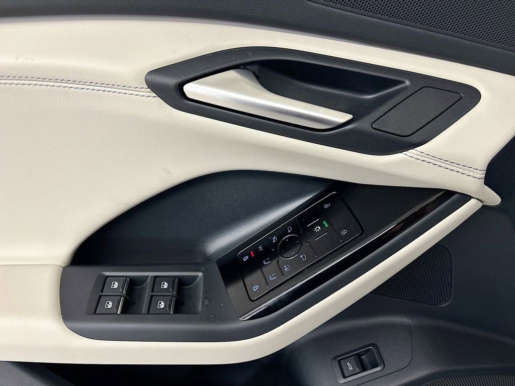 New 2025 Audi Q6 e-tron Premium image 20