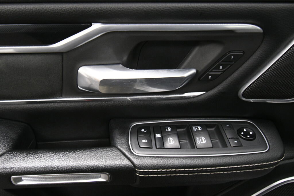 Used 2020 RAM 1500 Laramie AWD/4WD image 11