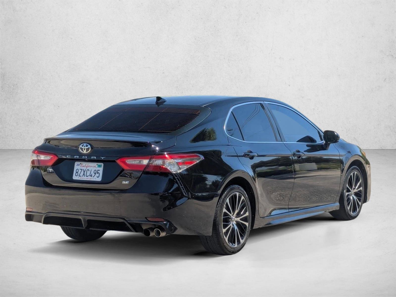 Used 2019 Toyota Camry SE w/ Carpet Mat Package FWD image 5