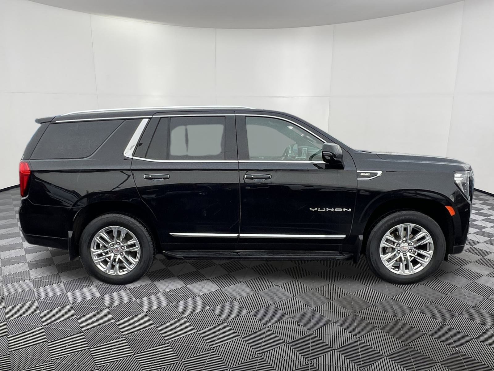 Used 2024 GMC Yukon SLT w/ SLT Luxury Package image 7