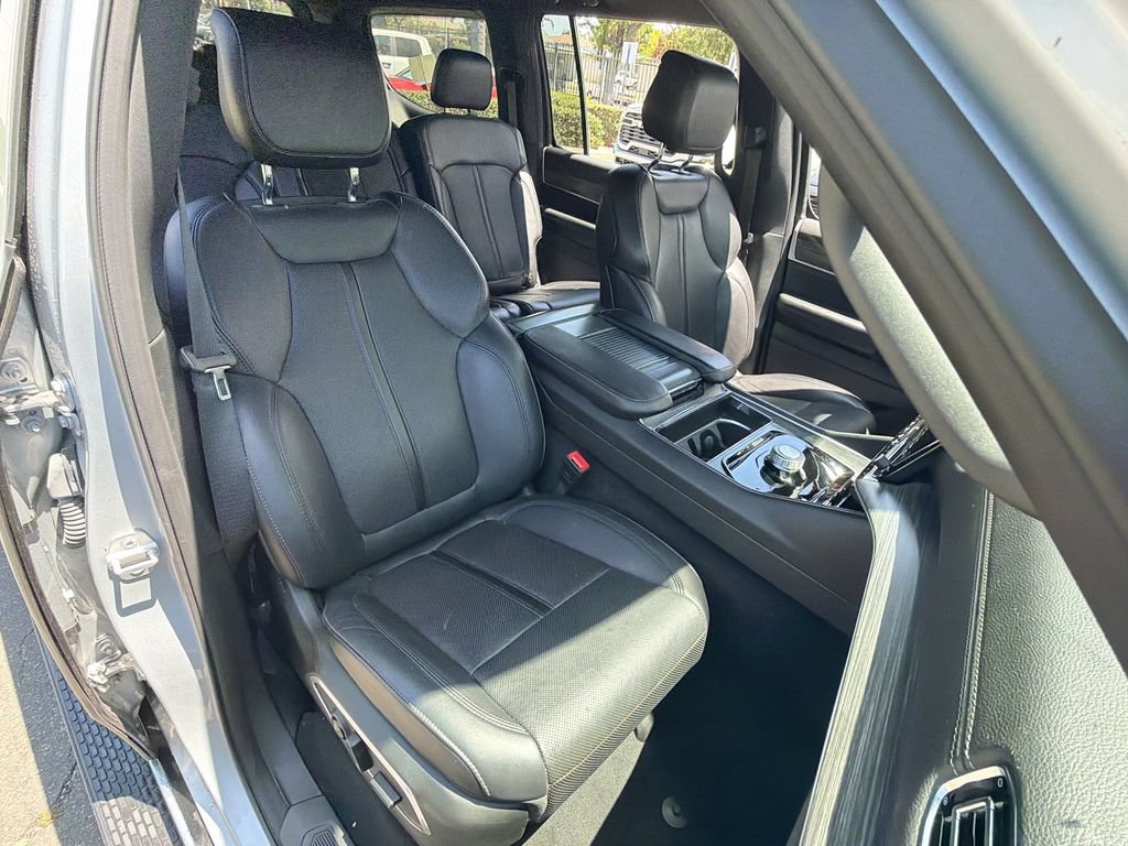 Certified 2024 Jeep Wagoneer Series II w/ Flexible Seating Group RWD image 26