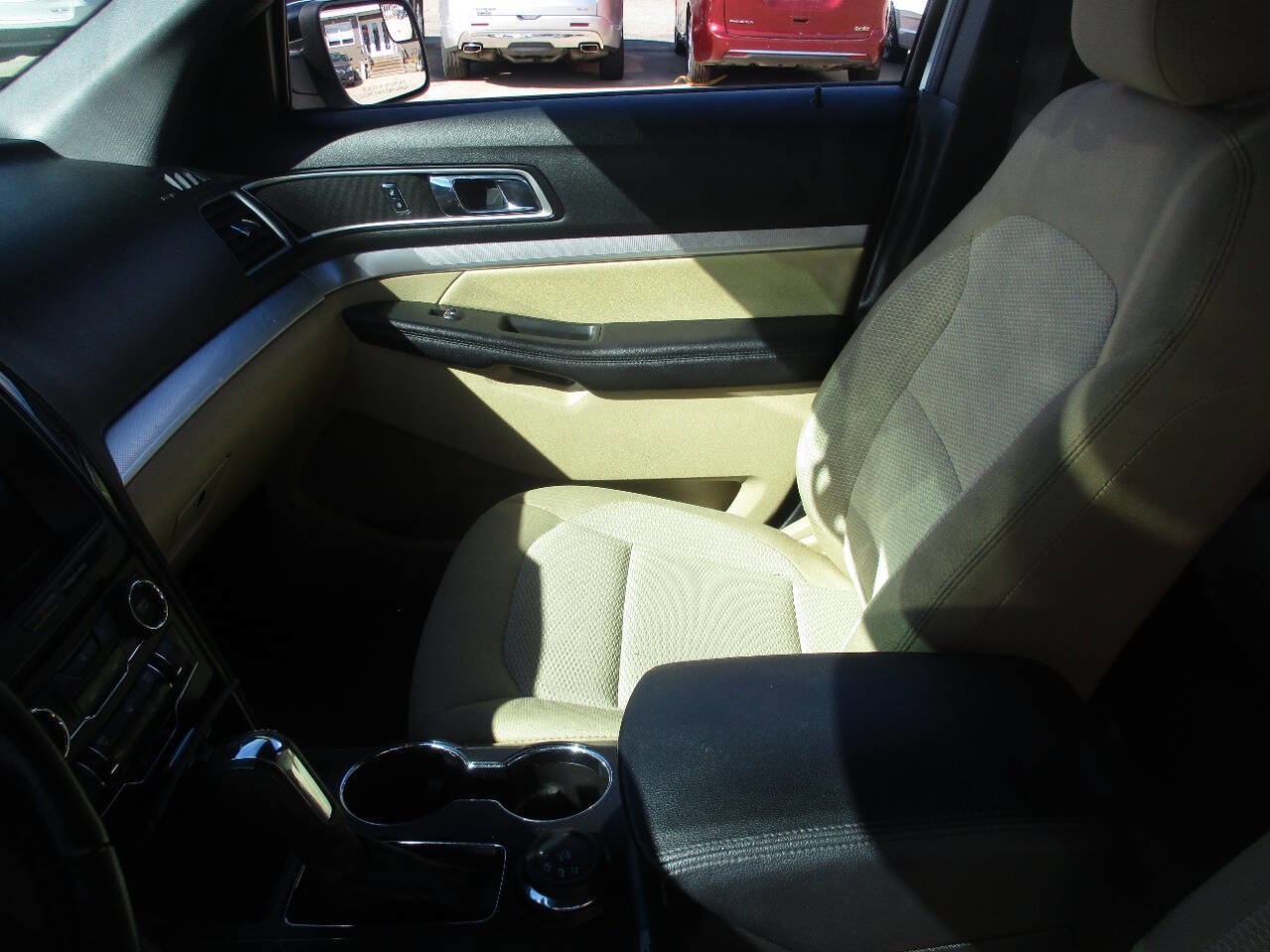 Used 2017 Ford Explorer XLT w/ Equipment Group 201A image 36