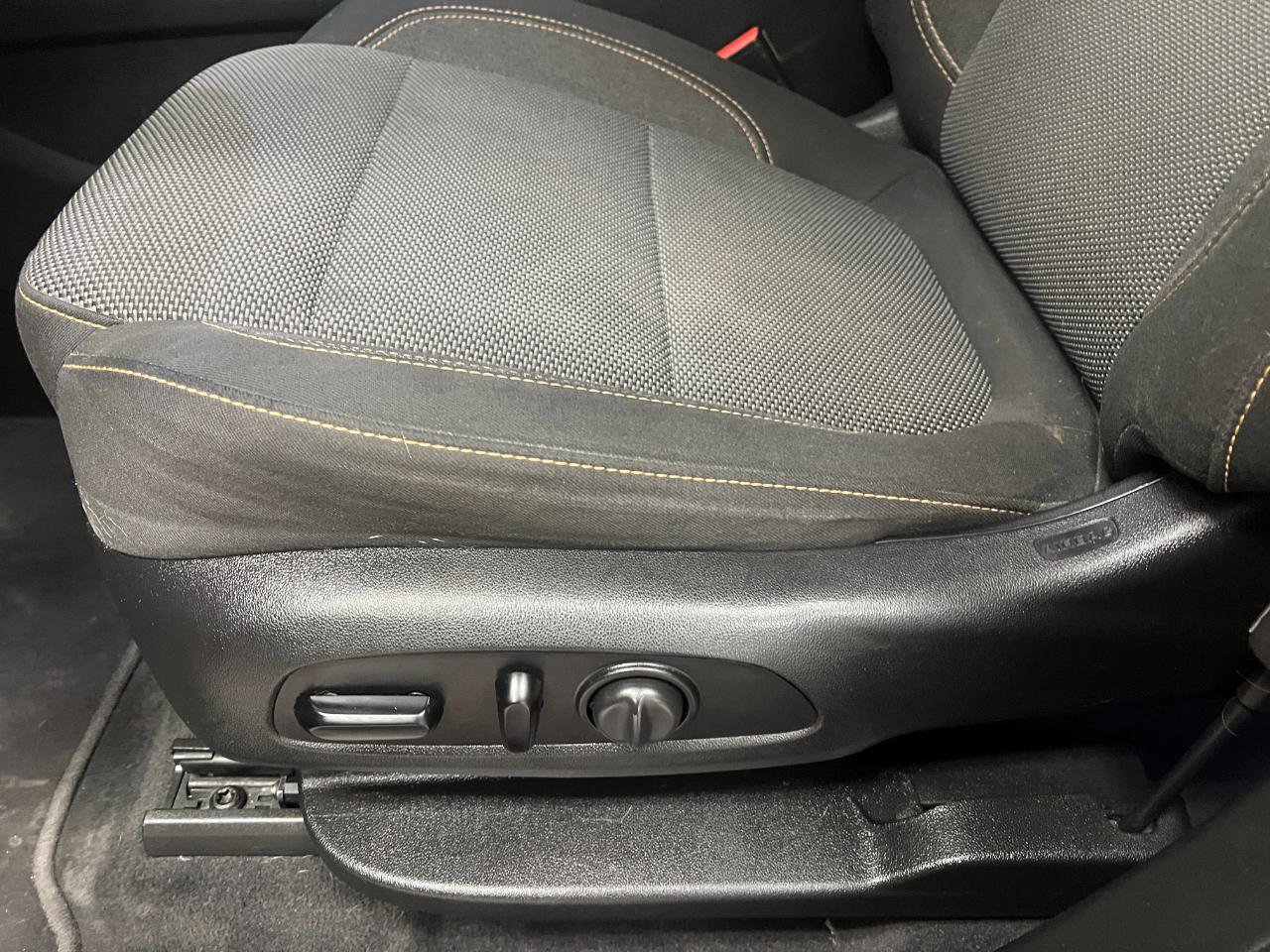 Used 2019 Chevrolet Traverse LT FWD image 24
