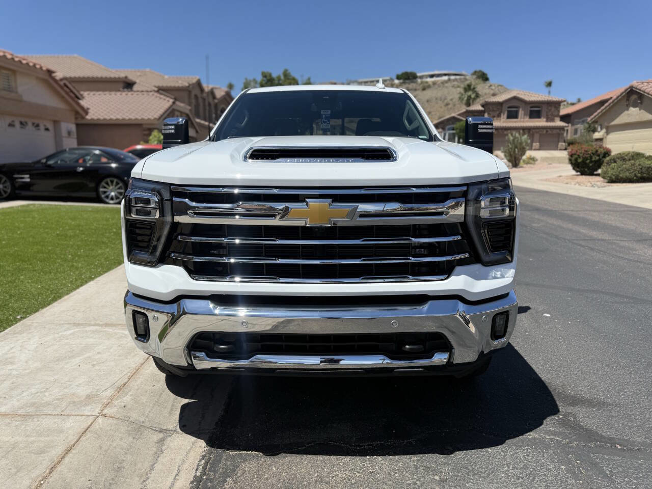 Used 2025 Chevrolet Silverado 2500 LTZ w/ LTZ Convenience Package AWD/4WD image 2
