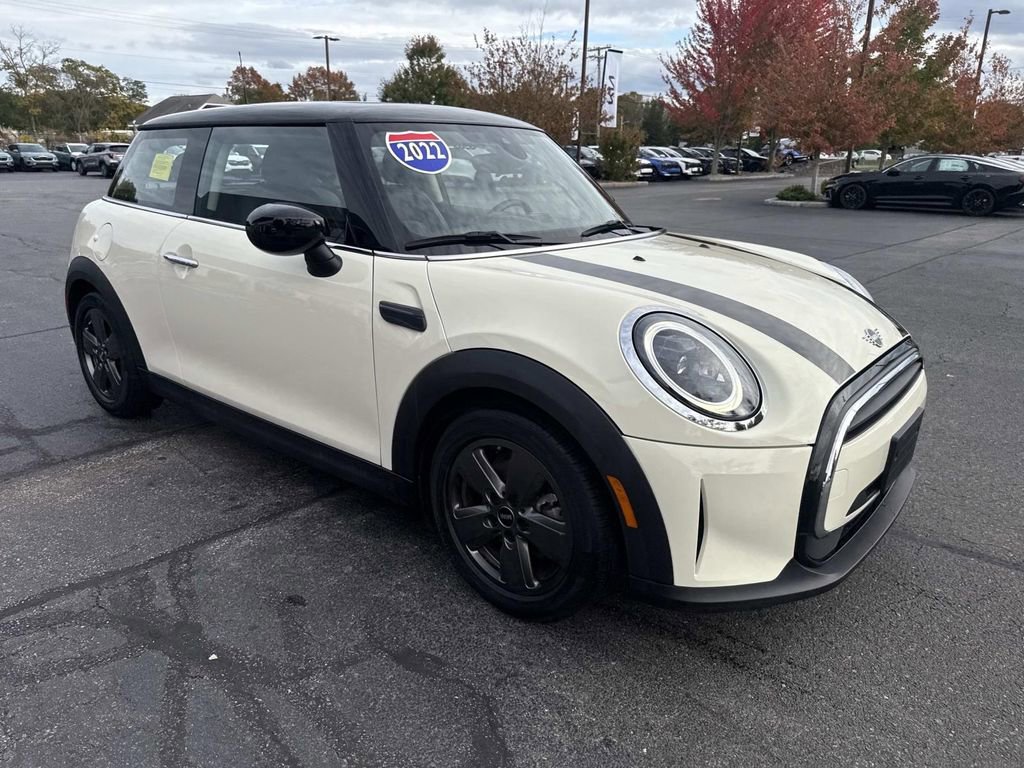 Used 2022 MINI Cooper 2-Door Hardtop image 9