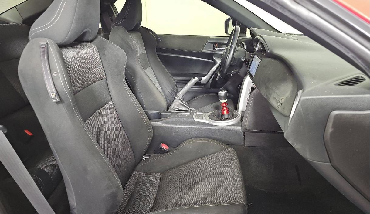 Used 2017 Toyota 86 RWD image 6