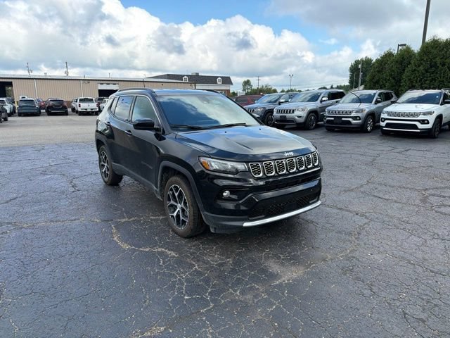 Used 2024 Jeep Compass Limited AWD/4WD image 2