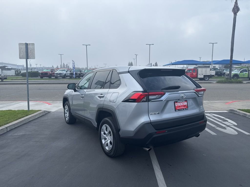 Used 2024 Toyota RAV4 LE image 7