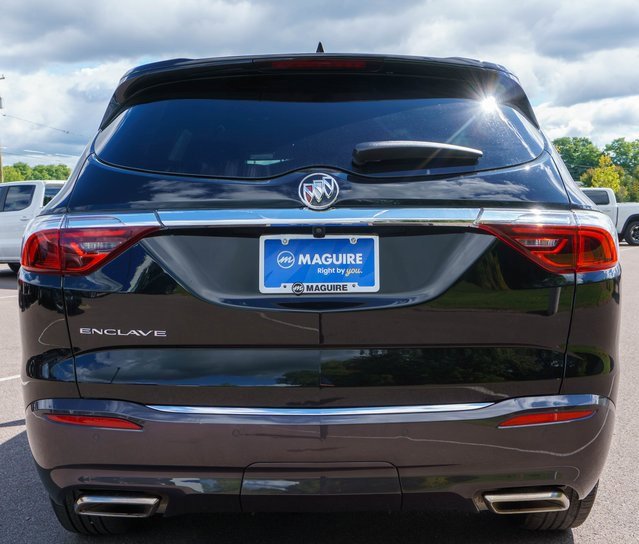 Used 2023 Buick Enclave Essence image 7